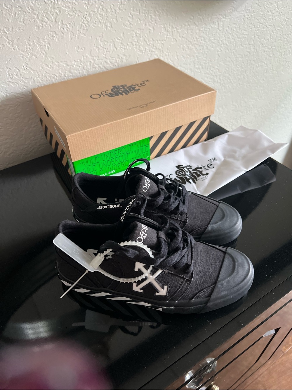 Off-White Vulcanized Sneakers Canvas Low-Top with White Arrow Detail